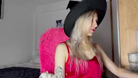 Snapshot of kali_the_goddess chatting on 10-31-25, 12:06 kali_the_goddess online show from 10-31-25, 12:06