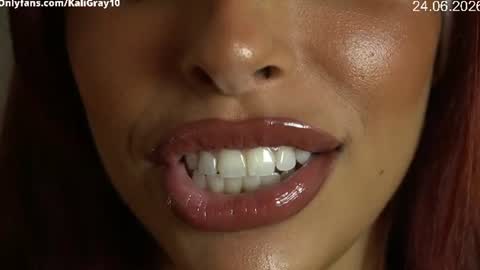Snapshot of kaligray10 chatting on 06-24-26, 05:23 kaligray10 online show from 06-24-26, 05:23