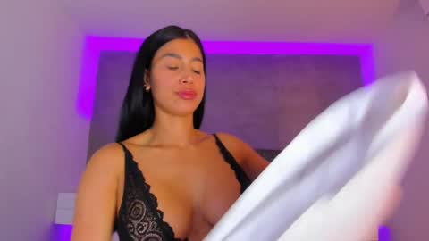 Carolina   online show from 02-10-25, 07:07