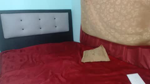 Snapshot of kalipso_n_jones chatting on 12-27-24, 08:39 Kalipso and Jones  online show from 12-27-24, 08:39