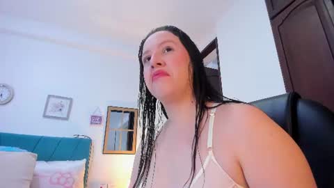Kamilalopez online show from 06-15-26, 09:17