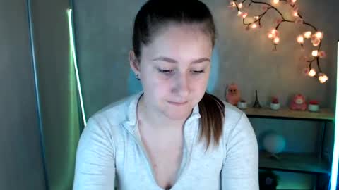 kamilla_love_ online show from 06-12-26, 12:48