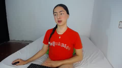 Snapshot of kammi_candy chatting on 03-24-26, 01:21 -- kammi -- online show from 03-24-26, 01:21