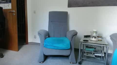 Snapshot of kantebra chatting on 10-30-25, 08:49 Kante online show from 10-30-25, 08:49