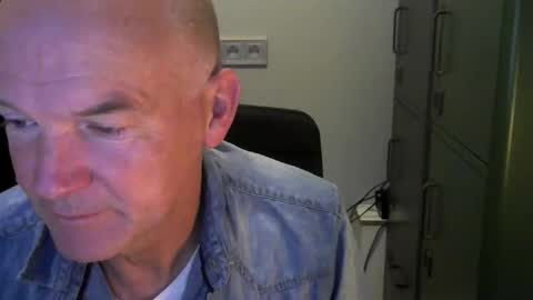 Robbie online show from 09-11-25, 04:56