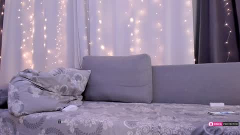 Snapshot of karamelsw chatting on 01-19-25, 01:43 Julia online show from 01-19-25, 01:43