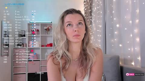 Snapshot of karamelsw chatting on 01-22-25, 01:10 Julia online show from 01-22-25, 01:10