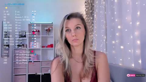 Snapshot of karamelsw chatting on 01-25-25, 09:04 Julia online show from 01-25-25, 09:04