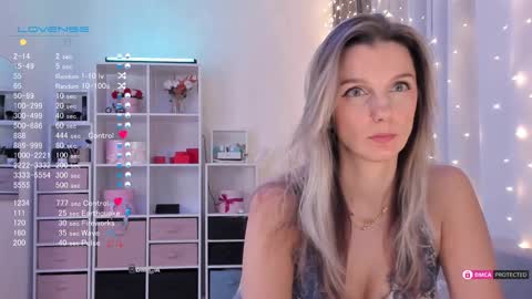 Snapshot of karamelsw chatting on 02-06-25, 09:06 Julia online show from 02-06-25, 09:06