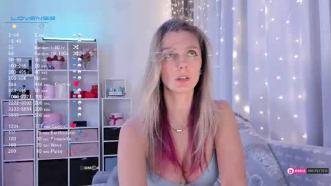 Snapshot of karamelsw chatting on 02-18-25, 11:52 Julia online show from 02-18-25, 11:52