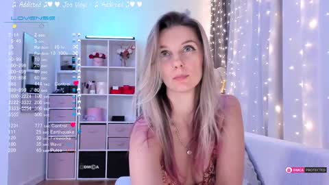 Snapshot of karamelsw chatting on 03-03-25, 10:52 Julia online show from 03-03-25, 10:52