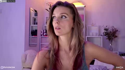 Snapshot of karamelsw chatting on 10-07-25, 11:13 Julia online show from 10-07-25, 11:13