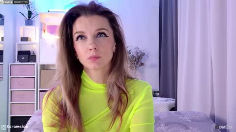 Snapshot of karamelsw chatting on 10-26-25, 09:42 Julia online show from 10-26-25, 09:42