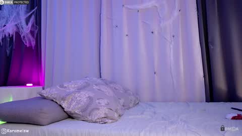 Snapshot of karamelsw chatting on 10-30-25, 08:42 Julia online show from 10-30-25, 08:42