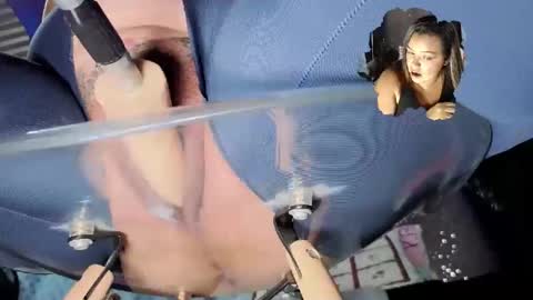 Snapshot of kareen_shantall chatting on 04-06-26, 10:22 Kareen online show from 04-06-26, 10:22