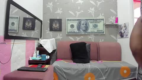 Snapshot of karenbis chatting on 01-15-25, 01:09 Karen online show from 01-15-25, 01:09