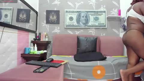 Snapshot of karenbis chatting on 01-30-25, 11:45 Karen online show from 01-30-25, 11:45