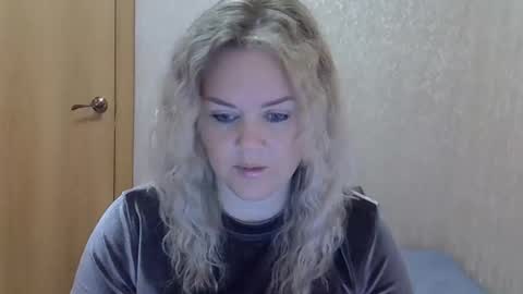 karennelsonx online show from 10-18-25, 03:57