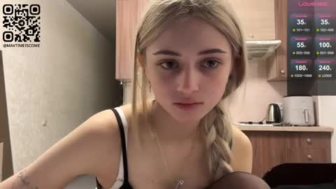 Snapshot of karensimilton chatting on 05-08-26, 03:17 May online show from 05-08-26, 03:17
