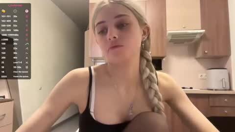 Snapshot of karensimilton chatting on 05-11-26, 01:06 May online show from 05-11-26, 01:06