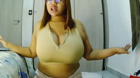 Snapshot of karihotson chatting on 02-26-26, 05:06 kari online show from 02-26-26, 05:06