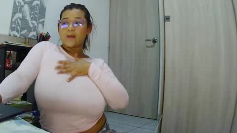 Snapshot of karihotson chatting on 02-27-26, 03:39 kari online show from 02-27-26, 03:39