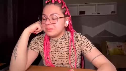 Snapshot of karisaeitniear chatting on 03-14-26, 05:35 Katty online show from 03-14-26, 05:35