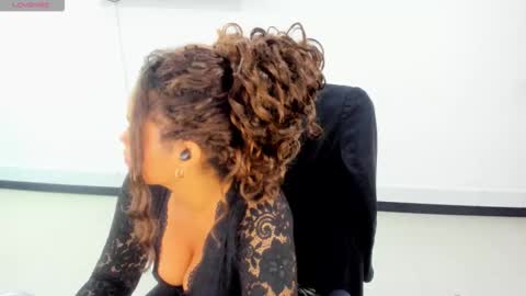 Snapshot of karla_cg chatting on 01-05-26, 05:27 karla_cg online show from 01-05-26, 05:27