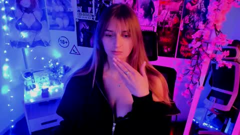 Karla online show from 11-13-25, 01:43