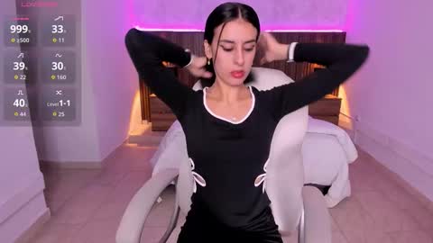 Snapshot of karlaa_james chatting on 10-27-25, 10:52 Karlaa  online show from 10-27-25, 10:52