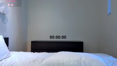 Olivia online show from 04-24-26, 12:40