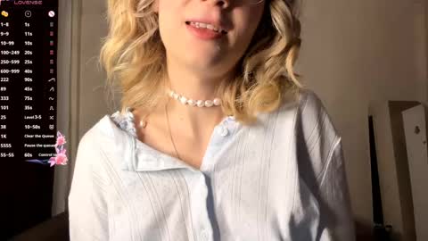 Snapshot of karlenegries chatting on 05-22-26, 02:08 Olivia online show from 05-22-26, 02:08