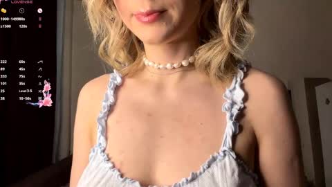 Snapshot of karlenegries chatting on 06-07-26, 02:05 Olivia online show from 06-07-26, 02:05