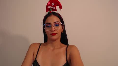 Snapshot of karlota_hank chatting on 12-24-24, 04:44 Karlis online show from 12-24-24, 04:44