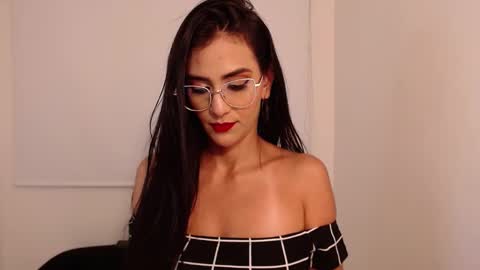 Snapshot of karlota_hank chatting on 03-01-25, 01:11 Karlis online show from 03-01-25, 01:11