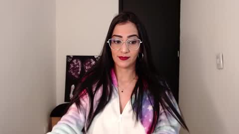 Snapshot of karlota_hank chatting on 09-18-25, 04:03 Karlis online show from 09-18-25, 04:03