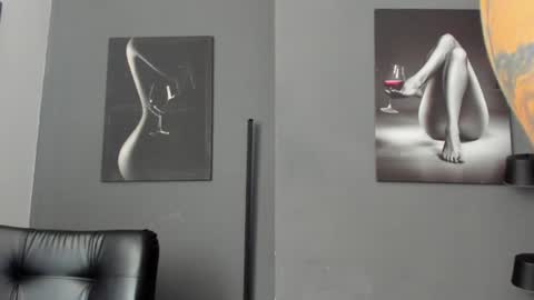 Snapshot of karlyjons_ chatting on 06-19-26, 06:56 online show from 06-19-26, 06:56