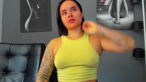 Snapshot of karlyjons_ chatting on 07-17-26, 05:40 online show from 07-17-26, 05:40