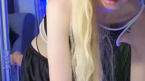Julia online show from 06-13-26, 07:34