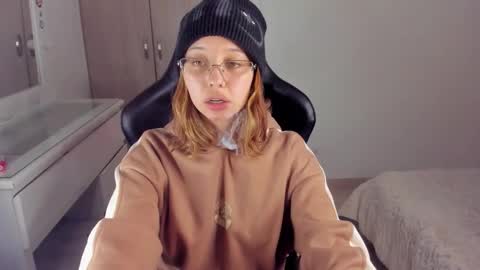 Snapshot of karodu chatting on 12-14-25, 03:23 Karo online show from 12-14-25, 03:23