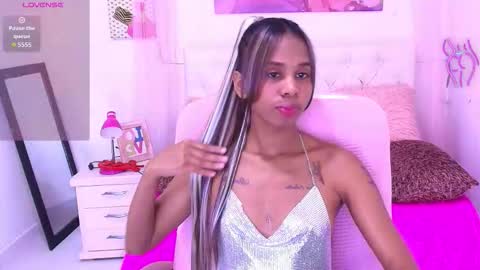 Snapshot of karol_adams_1 chatting on 02-04-26, 05:46 karol online show from 02-04-26, 05:46