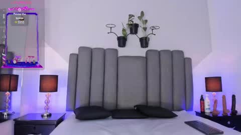 Snapshot of karol_rivera_ chatting on 02-11-25, 04:44 Karol online show from 02-11-25, 04:44