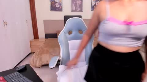 Snapshot of karola_cute_ chatting on 11-25-25, 02:22 katalina online show from 11-25-25, 02:22