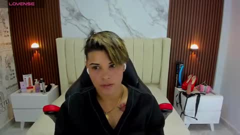 Snapshot of karolandluna chatting on 02-18-25, 02:16 Karol and Luna online show from 02-18-25, 02:16