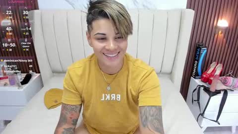 Snapshot of karolandluna chatting on 02-18-25, 05:20 Karol and Luna online show from 02-18-25, 05:20