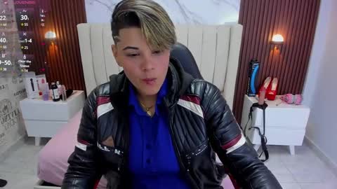 Snapshot of karolandluna chatting on 02-26-25, 02:37 Karol and Luna online show from 02-26-25, 02:37