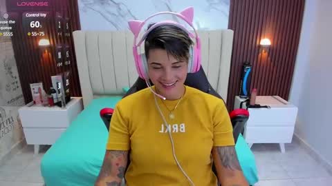 Snapshot of karolandluna chatting on 03-12-25, 02:30 Karol and Luna online show from 03-12-25, 02:30