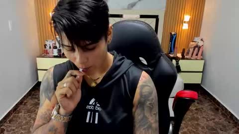 Snapshot of karolandluna chatting on 09-15-25, 07:25 Karol and Luna online show from 09-15-25, 07:25