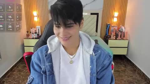 Snapshot of karolandluna chatting on 09-23-25, 02:47 Karol and Luna online show from 09-23-25, 02:47