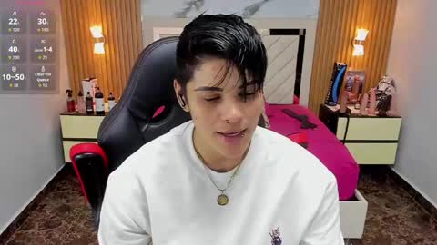 Snapshot of karolandluna chatting on 09-24-25, 02:37 Karol and Luna online show from 09-24-25, 02:37